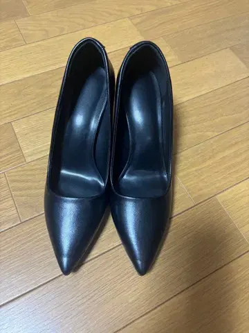 블랙 스틸레토 하이힐