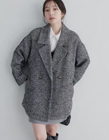 헤링본 미들 기장 코트