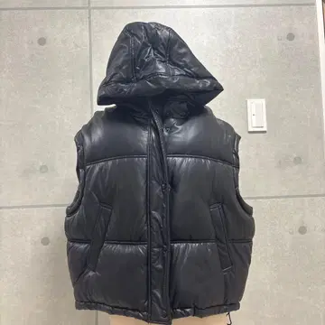 ZARA 후드 부착 블랙 다운 베스트