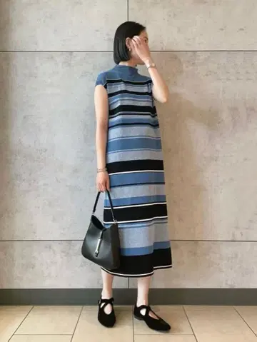 미라 오웬 시어 하이넥 스트레이트 니트 원피스