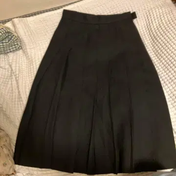 Yorklands 플리츠 롱 스커트 블랙