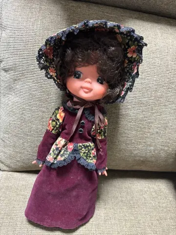 와인 레드 꽃무늬 드레스 인형