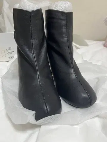 SLY 블랙 합성 피혁 부츠 하이힐
