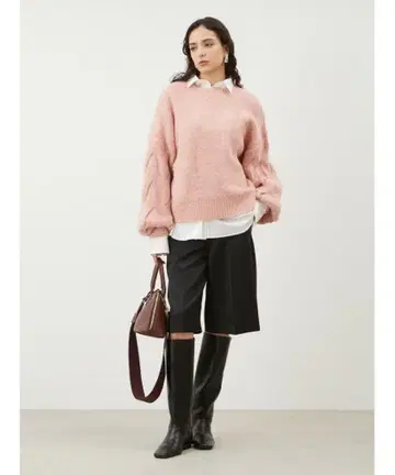 미라 오웬 새틴 하프 팬츠 블랙