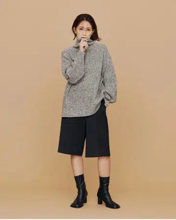 미라 오웬 새틴 하프 팬츠 블랙