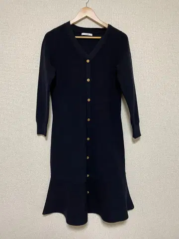 아나이 울 카타아제 페플럼 니트 원피스