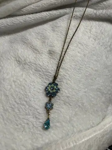 미하엘 네그린 클리어 블루 꽃 모티브