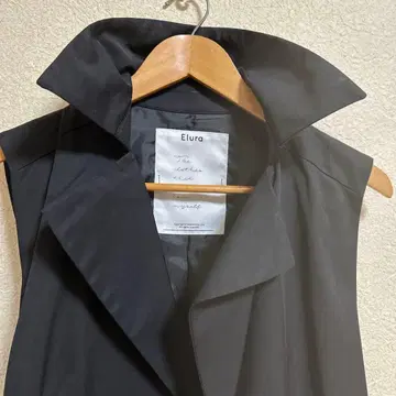 Elura 블랙 슬리브리스 롱 베스트