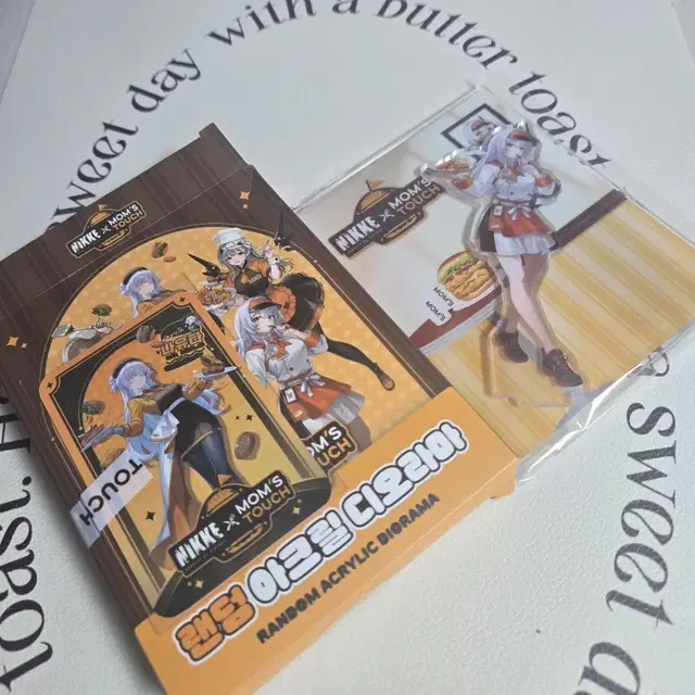 니케 맘스터치 콜라보 스노우화이트 아크릴 스탠드 나유타 포토카드 세트