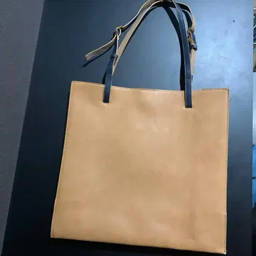 베이지 가죽 토트백