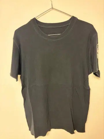 루시앙페라피네 T셔츠 양 팔 뒷면 스와로