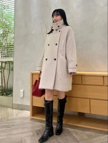 발마칸 하프 코트 아이보리 화이트 FRAY I.D