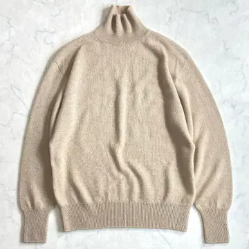 새상품급 헤릴 골든 캐시미어 터틀넥 내추럴 ta6