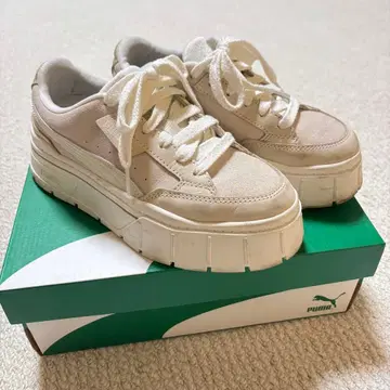 PUMA 통굽 화이트 스니커즈