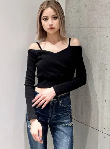 오프숄더 블랙 긴팔 니트 F 사이즈