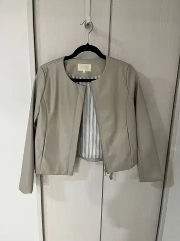 BEAMS HEART 노카라 숏 기장 페이크 가죽 자켓 베이지