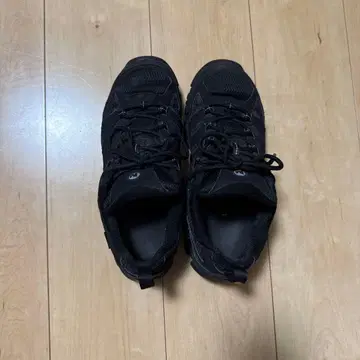 블랙 트레일 러닝화