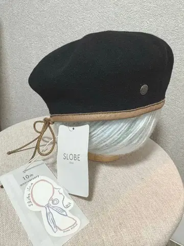 새상품 LAULHERE x SLOBE IENA 파이핑 가죽 베레모