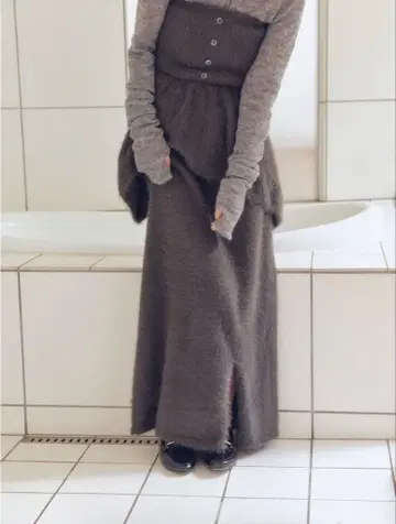 i line shaggy knit skirt andequal