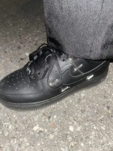 블랙 가죽 스니커즈 에어쿠션