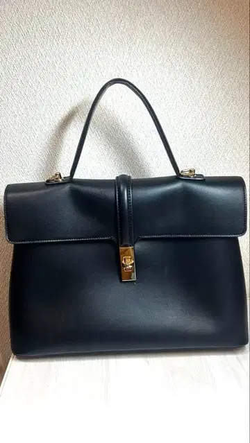 VIS 가죽 핸드백