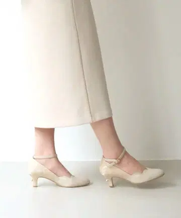 JELLY BEANS 펄 힐 플라워 컷 스트랩 펌프스