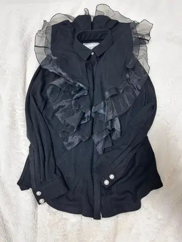 새상품급 애드니시스 프릴 장식 블랙 긴팔 셔츠