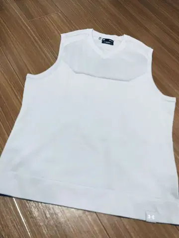 언더아머 니트 베스트