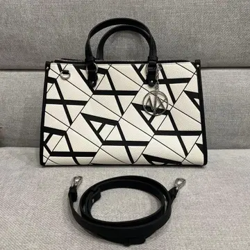 아르마니 익스체인지 올 오버 맥시 로고 미디엄 핸드백