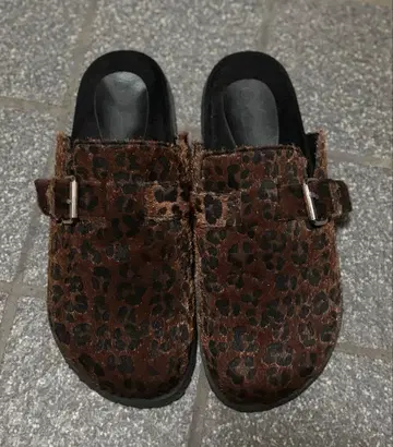 레오파드 보스턴 샌들