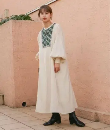 양류 자수 카프탄 원피스