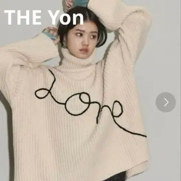 [ THE YOn ] LOVE 자수 오버 실루엣 하이넥 니트 풀오버