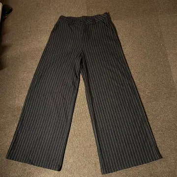 스트라이프 와이드 팬츠 블랙과 화이트