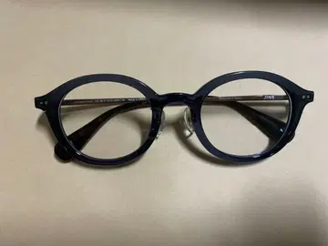 눈이 작아지지 않는 안경 JINS 네이비