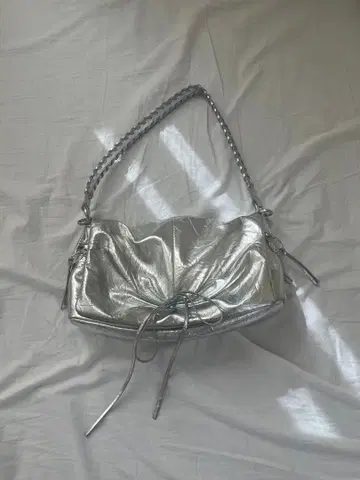 ZARA 실버 숄더백