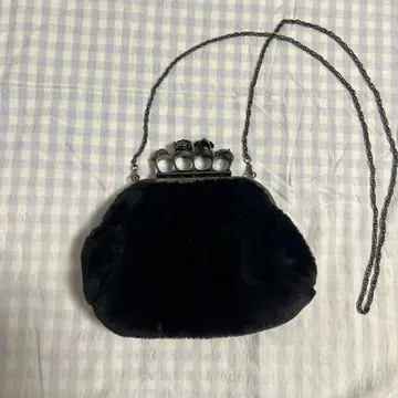 MAISON GILFY 퍼 숄더백 블랙 가마구치 해골 그런지