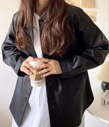 moment+ 매트 페이크 레더 자켓