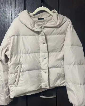 아파트 바이 로리즈 L 사이즈 다운 자켓