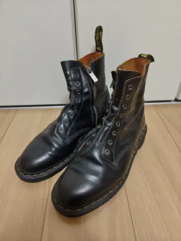닥터마틴 사이드 지퍼 부츠