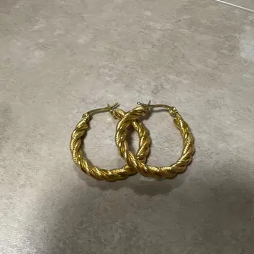 골드 트위스트 후프 귀걸이