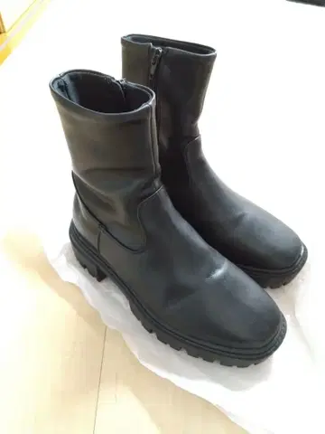 심플리시티에 지퍼 달린 숏부츠 블랙 M