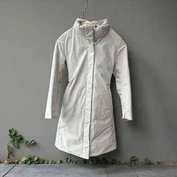 유니클로 하이브리드 다운 코트 S 사이즈