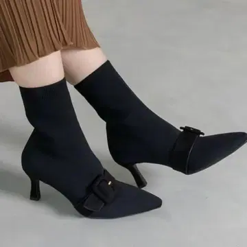 [ 가격 인하 가능 ] RANDA 스트레치 벨트 디자인 삭스 부츠