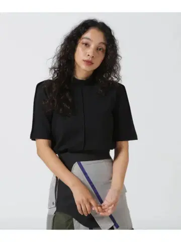 UN3D. 하이넥 컷 탑 블랙 38 사이즈