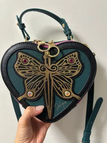 죠죠의 기묘한 모험 제6부 스톤 오션 x 사만사 베가 콜라보 백