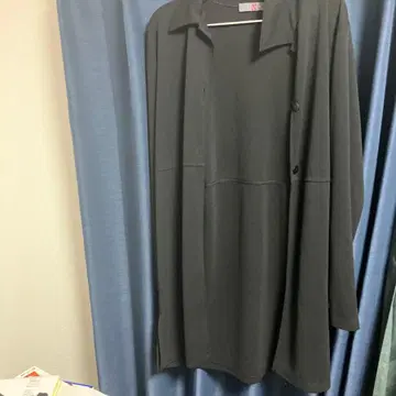 블랙 버튼 긴팔 셔츠