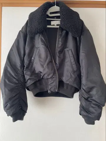 보아 카라 부착 숏 기장 다운 자켓