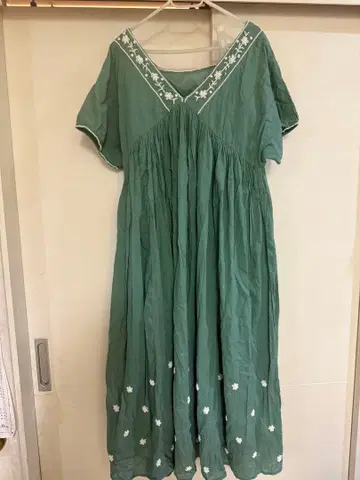 아두이트리스테스 그린 꽃무늬 자수 롱 원피스 반팔