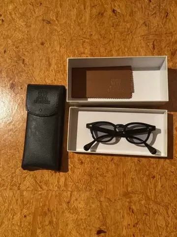 JULIUS TART OPTICAL AR44/22-BLACK