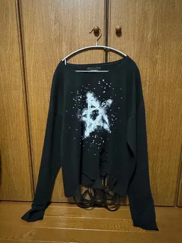 (GRANCY) 큐빅 디자인 그래픽 데미지 롱 T